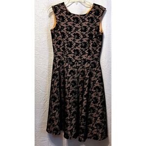 Tahari Arthur S. Levine Black Lace Fit & Flare Party Dress‎ Size 4